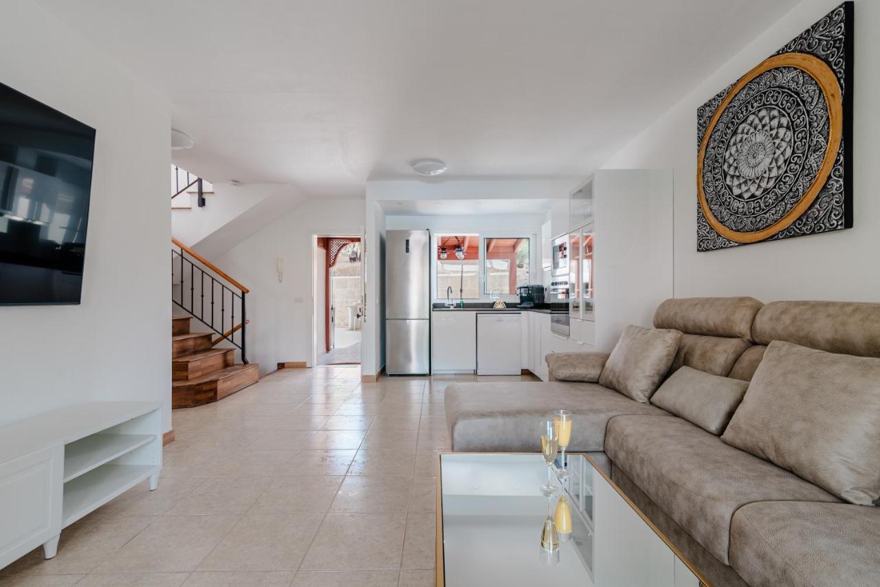 Comfortable 4-Bedroom Villa With Private Gardens Costa Adeje  Zewnętrze zdjęcie