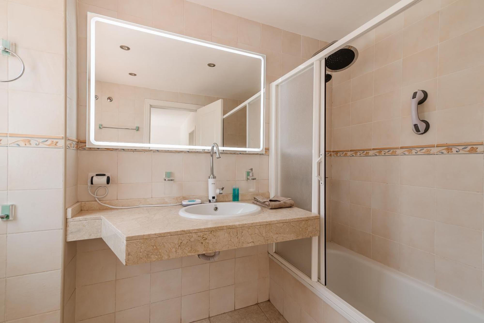 Comfortable 4-Bedroom Villa With Private Gardens Costa Adeje  Zewnętrze zdjęcie