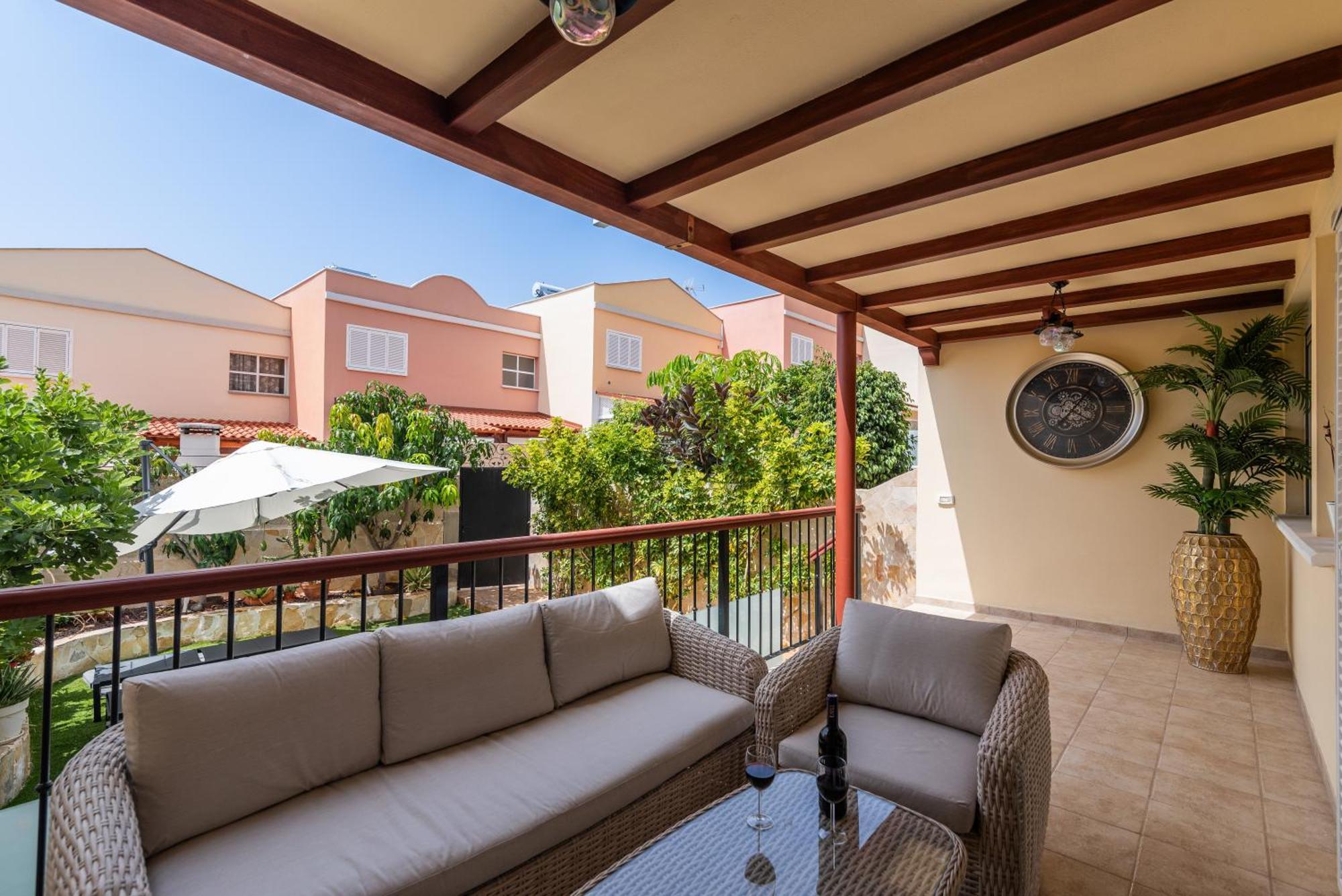 Comfortable 4-Bedroom Villa With Private Gardens Costa Adeje  Zewnętrze zdjęcie