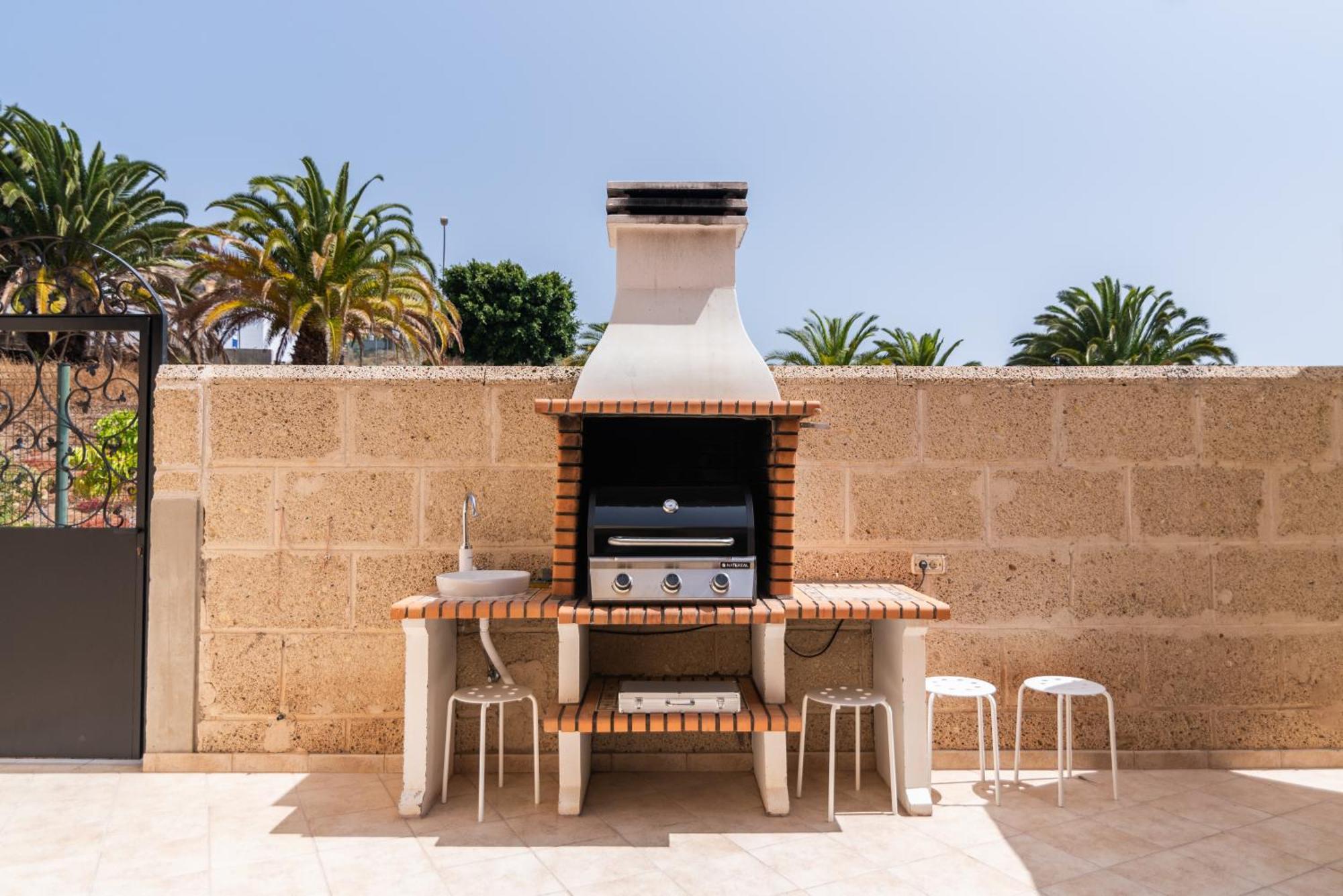Comfortable 4-Bedroom Villa With Private Gardens Costa Adeje  Zewnętrze zdjęcie