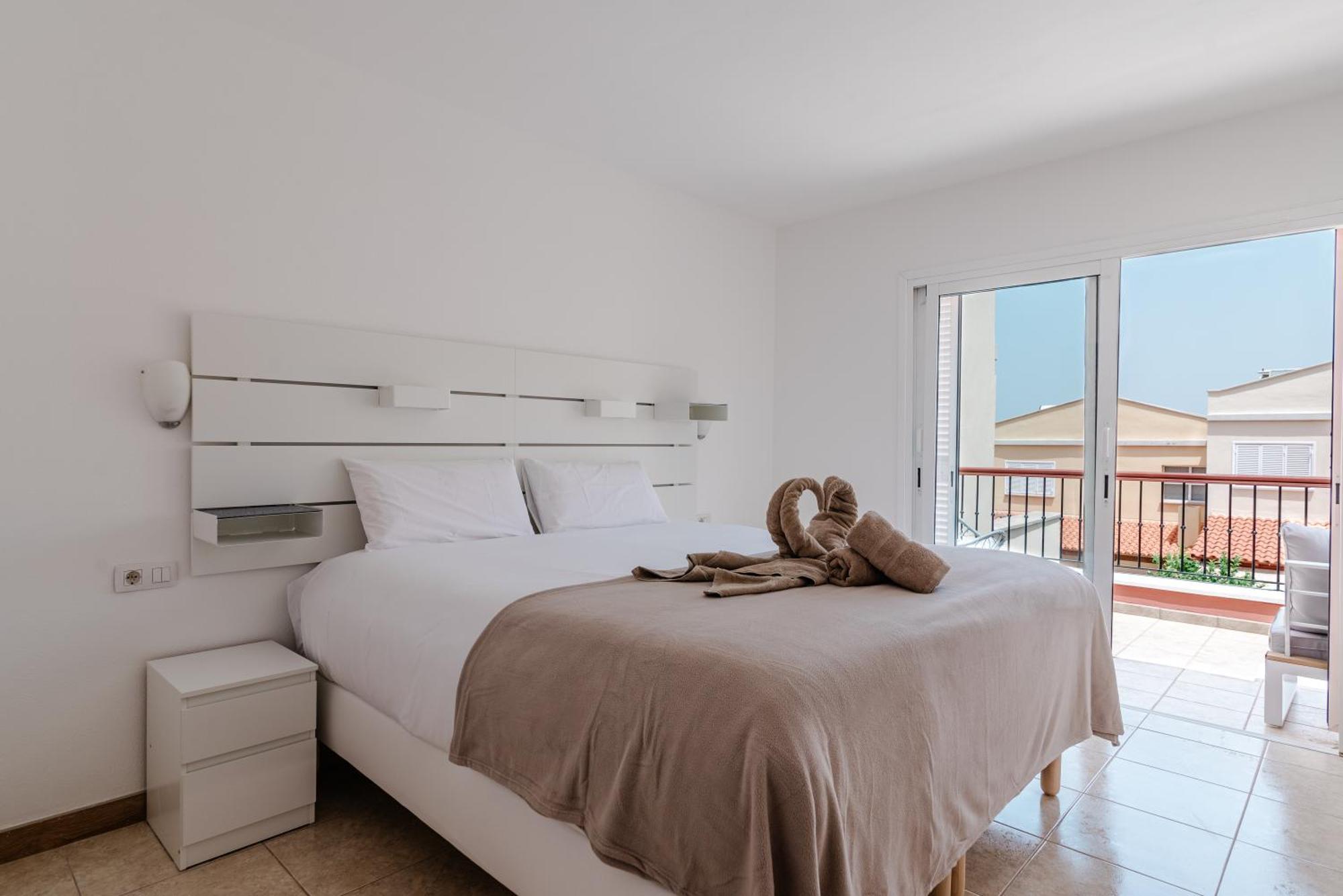 Comfortable 4-Bedroom Villa With Private Gardens Costa Adeje  Zewnętrze zdjęcie