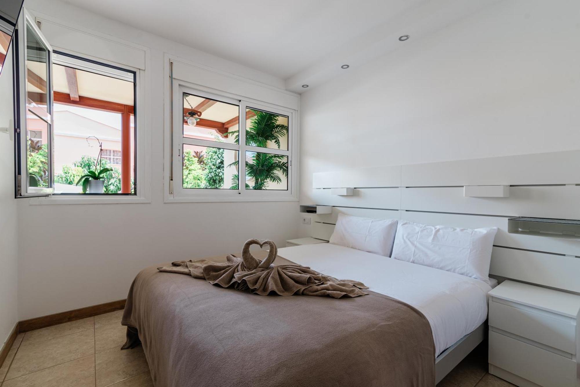 Comfortable 4-Bedroom Villa With Private Gardens Costa Adeje  Zewnętrze zdjęcie