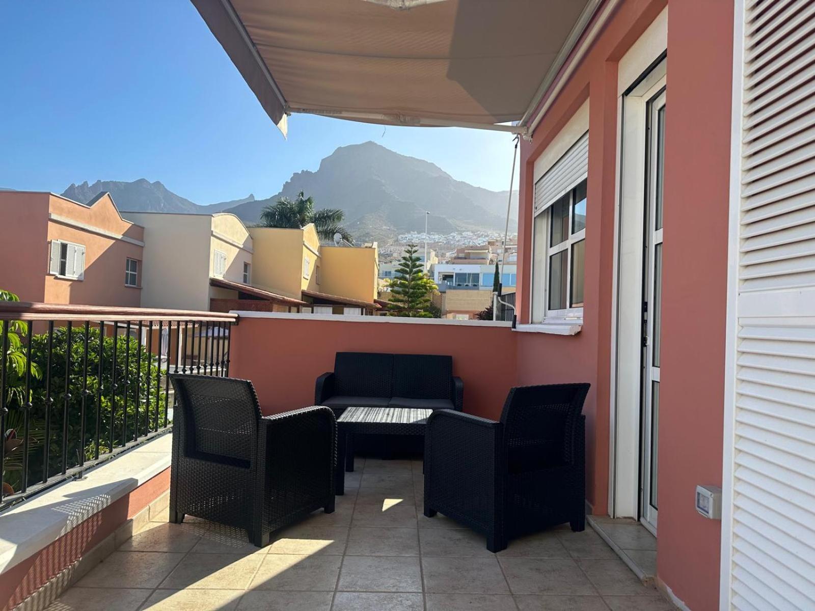 Comfortable 4-Bedroom Villa With Private Gardens Costa Adeje  Zewnętrze zdjęcie